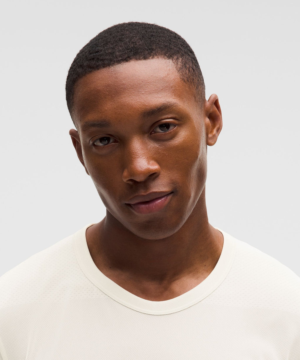 Men's Fast and Free Short-Sleeve ShirtPerforated Stripe