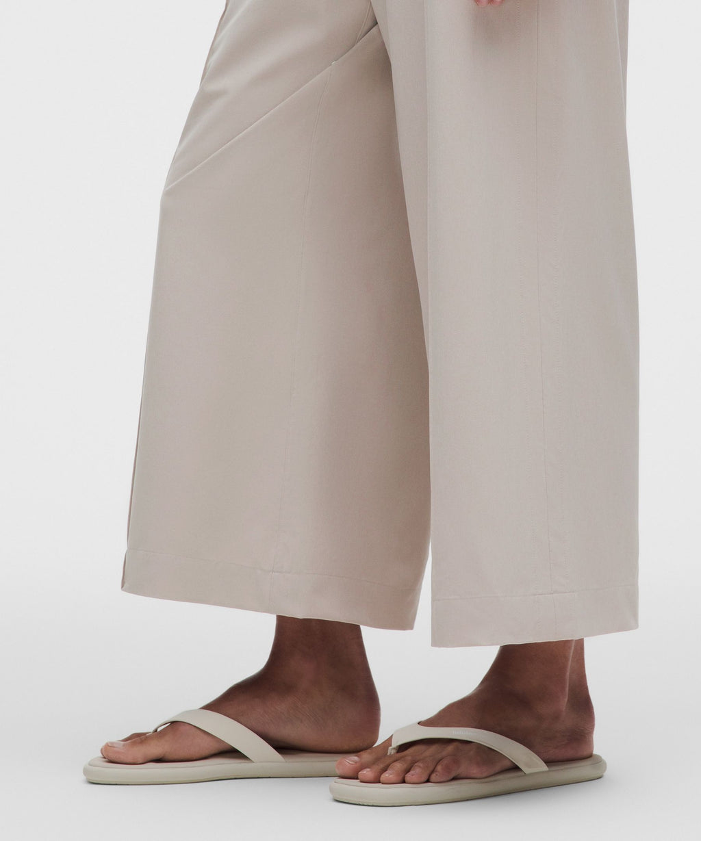 Breezily Mid-Rise Cropped Pant