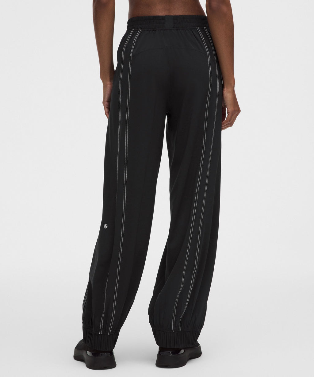 Define High-Rise Swift JoggerShort