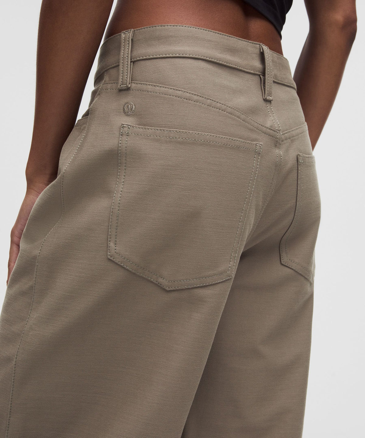 EasyFive Low-Rise Barrel-Leg PantShort