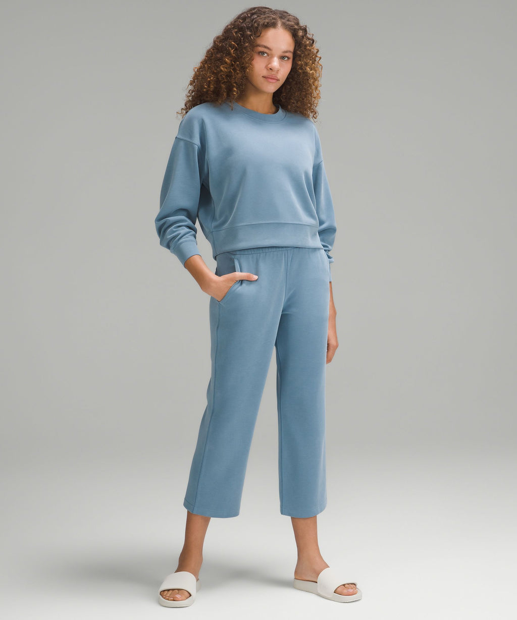Softstreme High-Rise Straight-Leg Cropped Pant