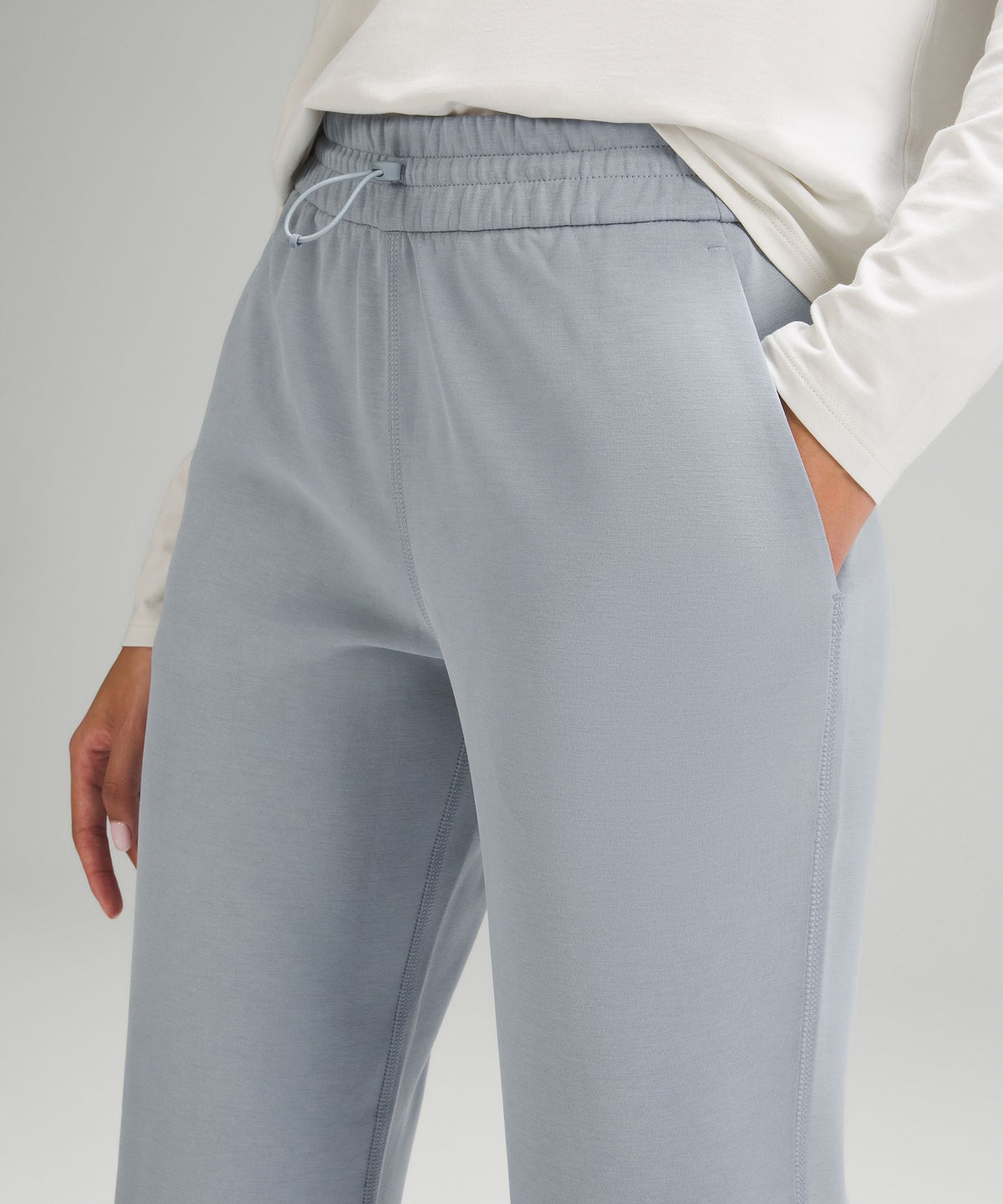 Softstreme High-Rise Straight-Leg Cropped Pant